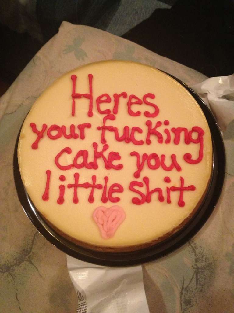 Küfürlü doğum günü pastası